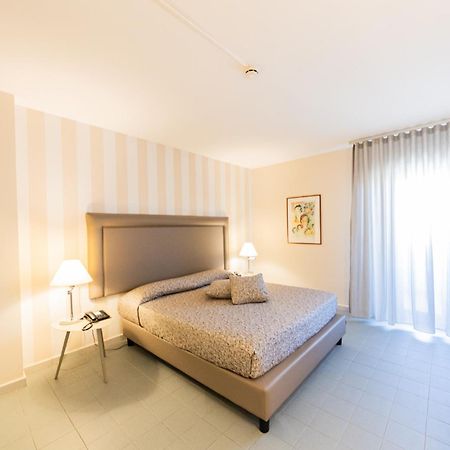 อัลแบร์โก เอเธเนียม Hotel ปาแลร์โม ภายนอก รูปภาพ